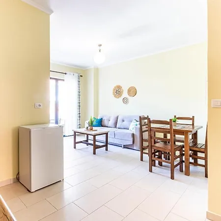 Appartamento Shiny 1 1 Bedroom Ap Kitchen & Balcony Himare